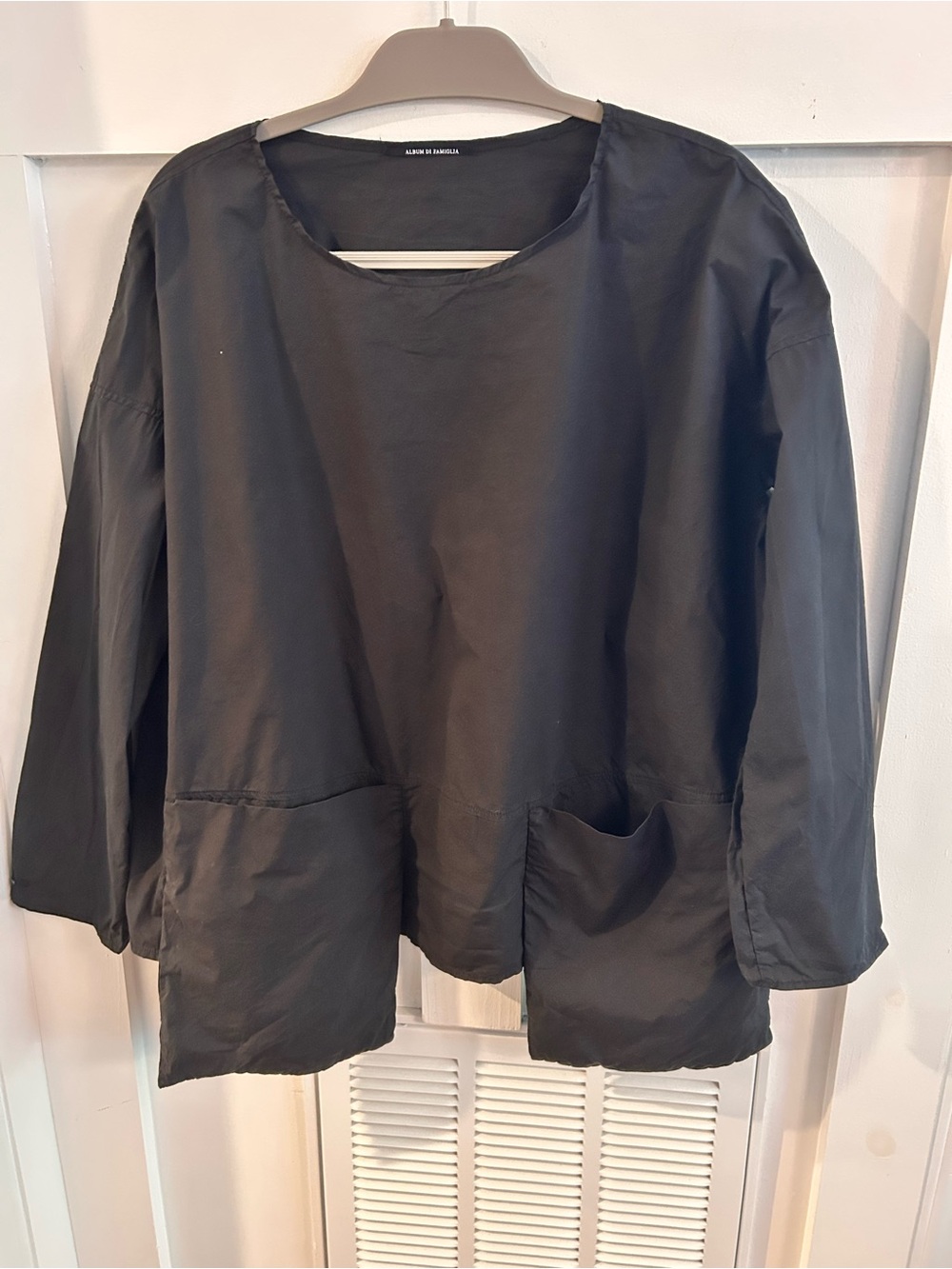 Album di Famiglia Black Oversized Pocket Top Minimalist Italian Made Lagen